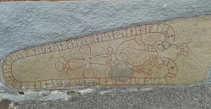 Runsten inmurad i Strägnäs domkyrka